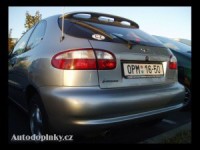 Zadn� spoiler k�ilt nad okno Daewoo Lanos 5dv. -- rok v�roby 97-01
